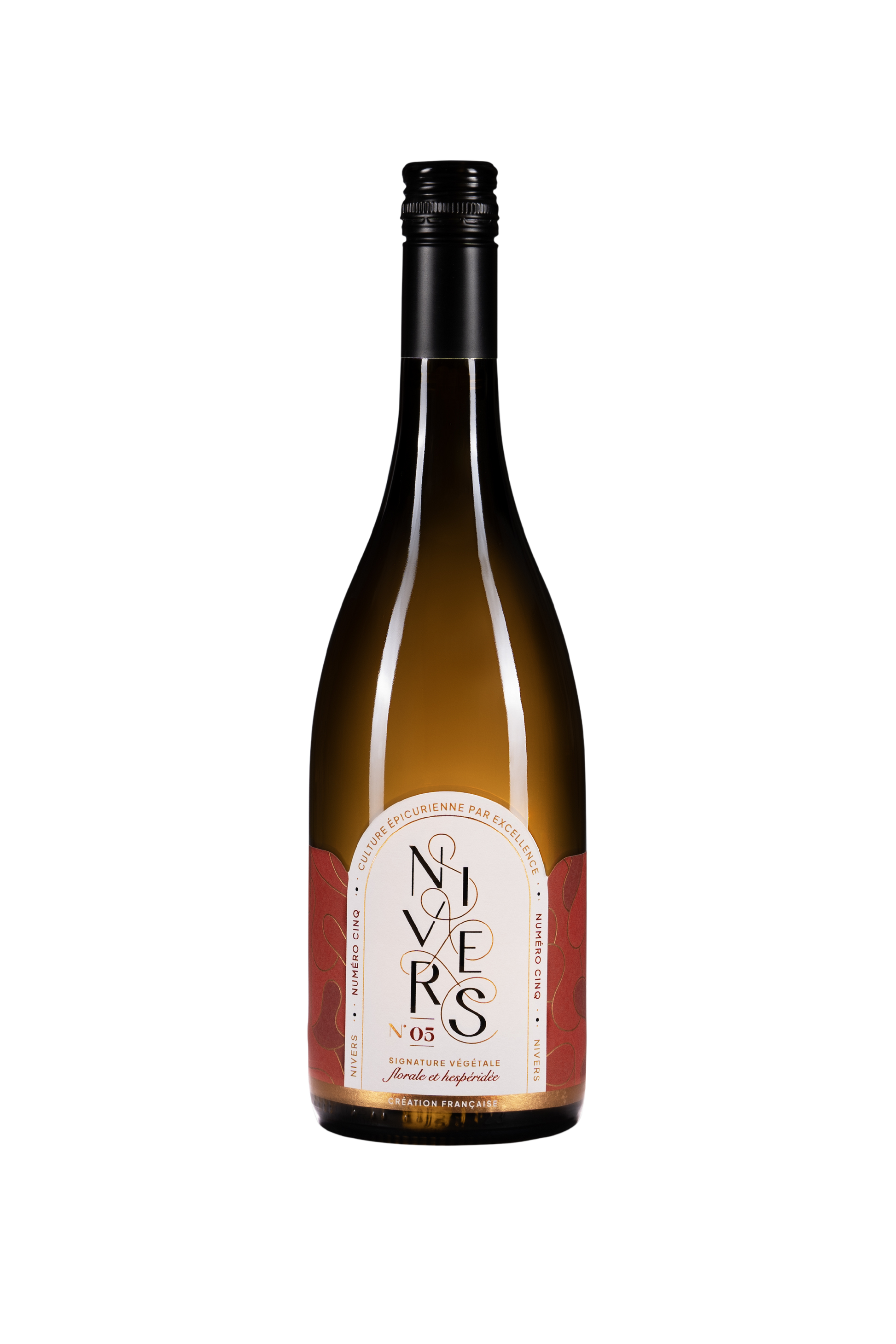 A bottle of Nivers No. 05 non-alcoholic cuvée of Grand cru of Fujian and Chinese white and jasmine green teas. featured in  a dark glass bottle with a cream and red label, on a solid white background.