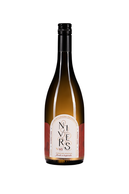 A bottle of Nivers No. 05 non-alcoholic cuvée of Grand cru of Fujian and Chinese white and jasmine green teas. featured in  a dark glass bottle with a cream and red label, on a solid white background.